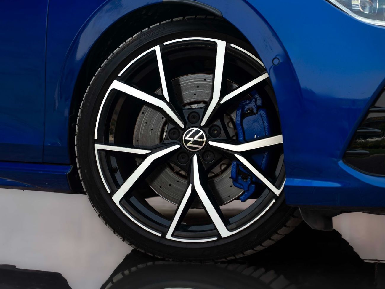 Volkswagen Golf R Base 2.0T