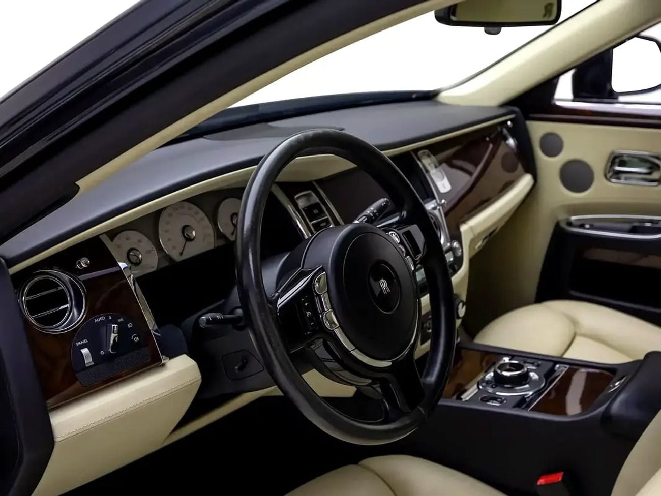 Rolls Royce Ghost V12 Luxury with Starlight Headliner | GCC Spec