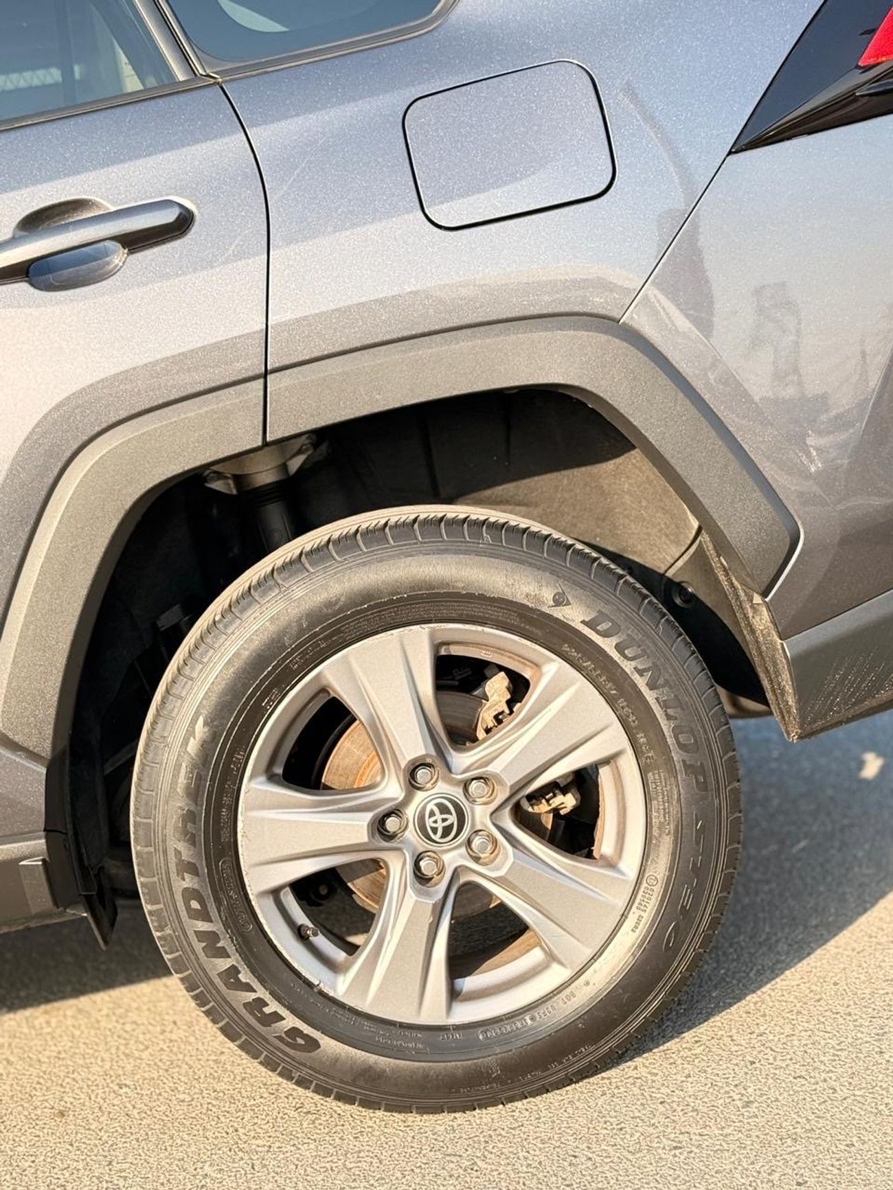 تويوتا راف ٤ XLE Full Option 2022 with sunroof, push start