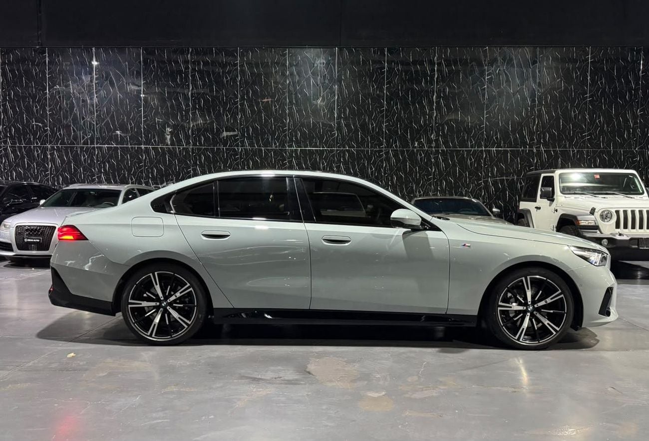 بي أم دبليو 530i M SPORT