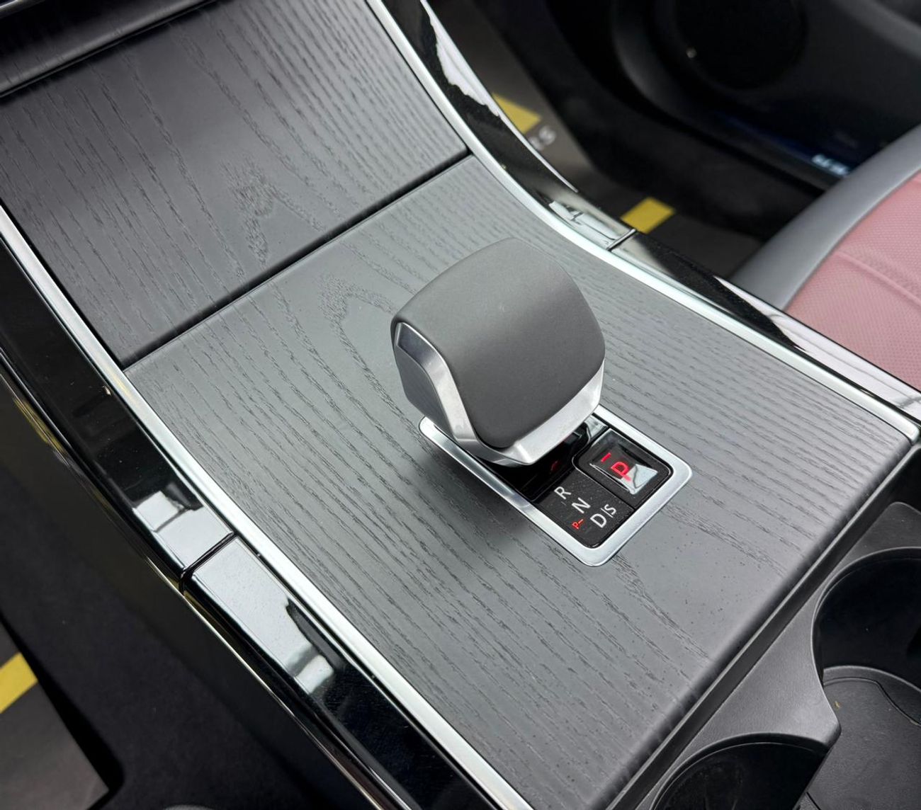 لاند روفر رانج روفر إيفوك P250 SE 2.0L 2025 Range Rover Evoque P250 SE Dynamic L, Warranty, Low Km, Excellent Condition, Chine