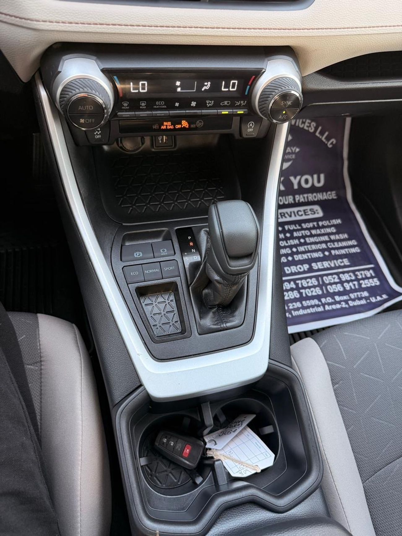 تويوتا راف ٤ XLE 2.5 L | sunroof, push start low mileage full option