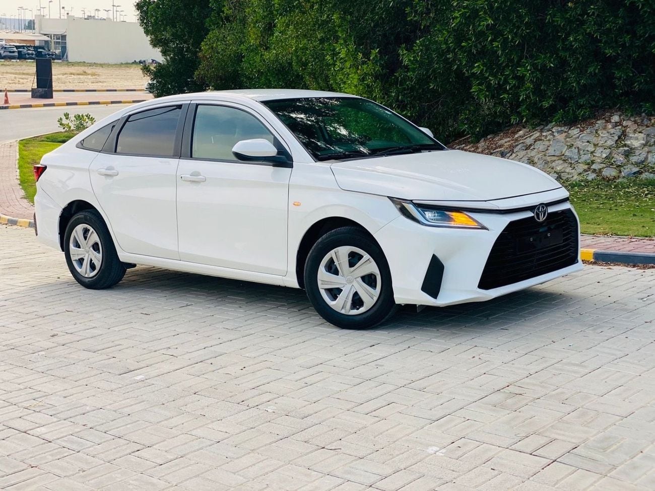 تويوتا يارس 1.5L E