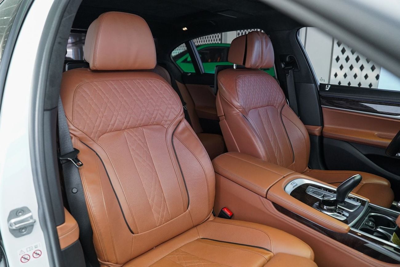 BMW 750Li xDrive 4.4L (523 HP)