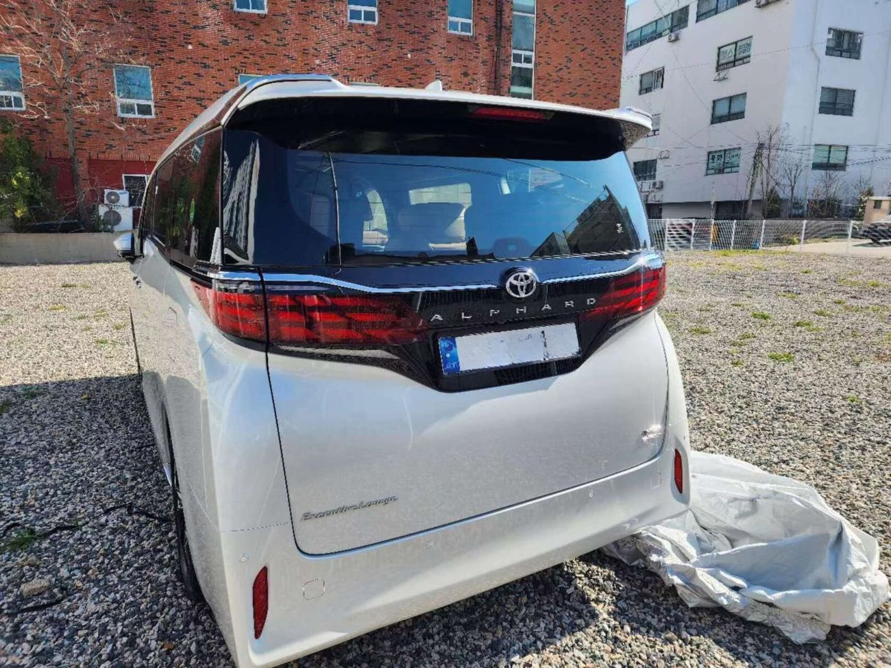 Toyota Alphard Executive Lounge / 2.5L Hybrid / Brand New 2024 MY