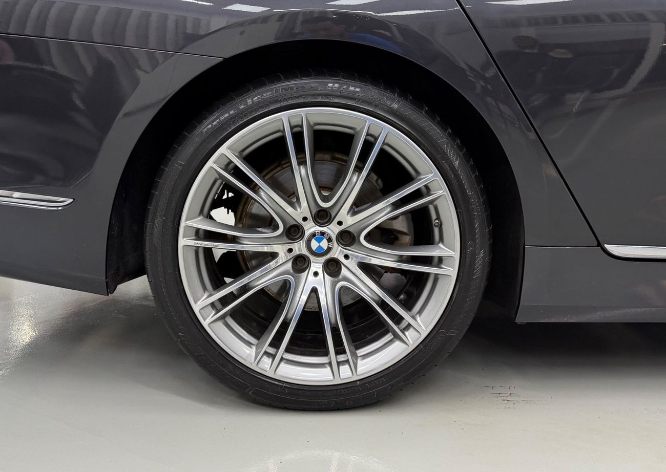 بي أم دبليو 730Li Exclusive 2.0L