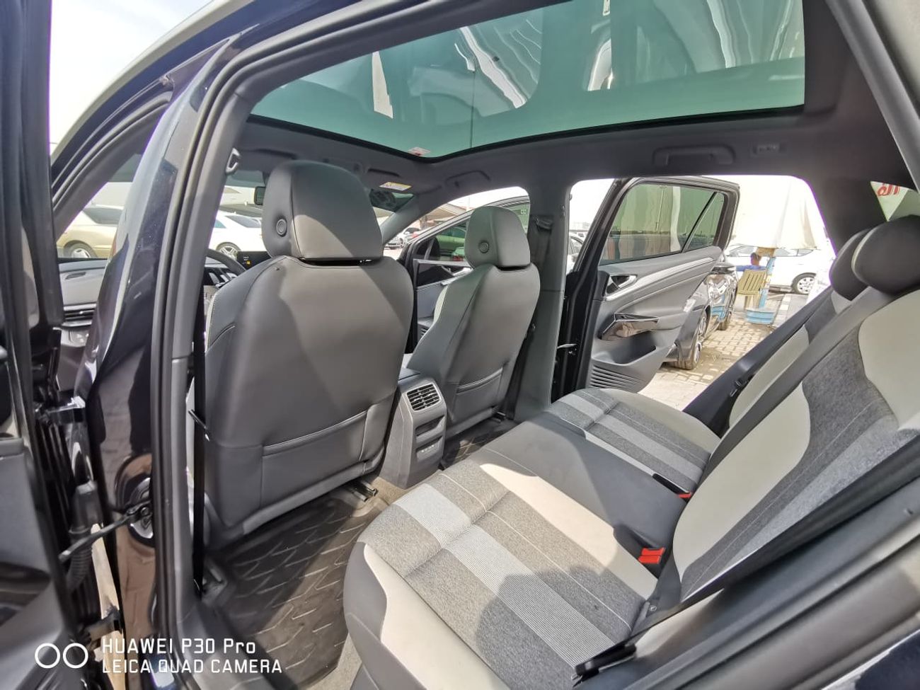 فولكس واجن ID.4 خليجي كهربا فول اوبشن فتحه سقف