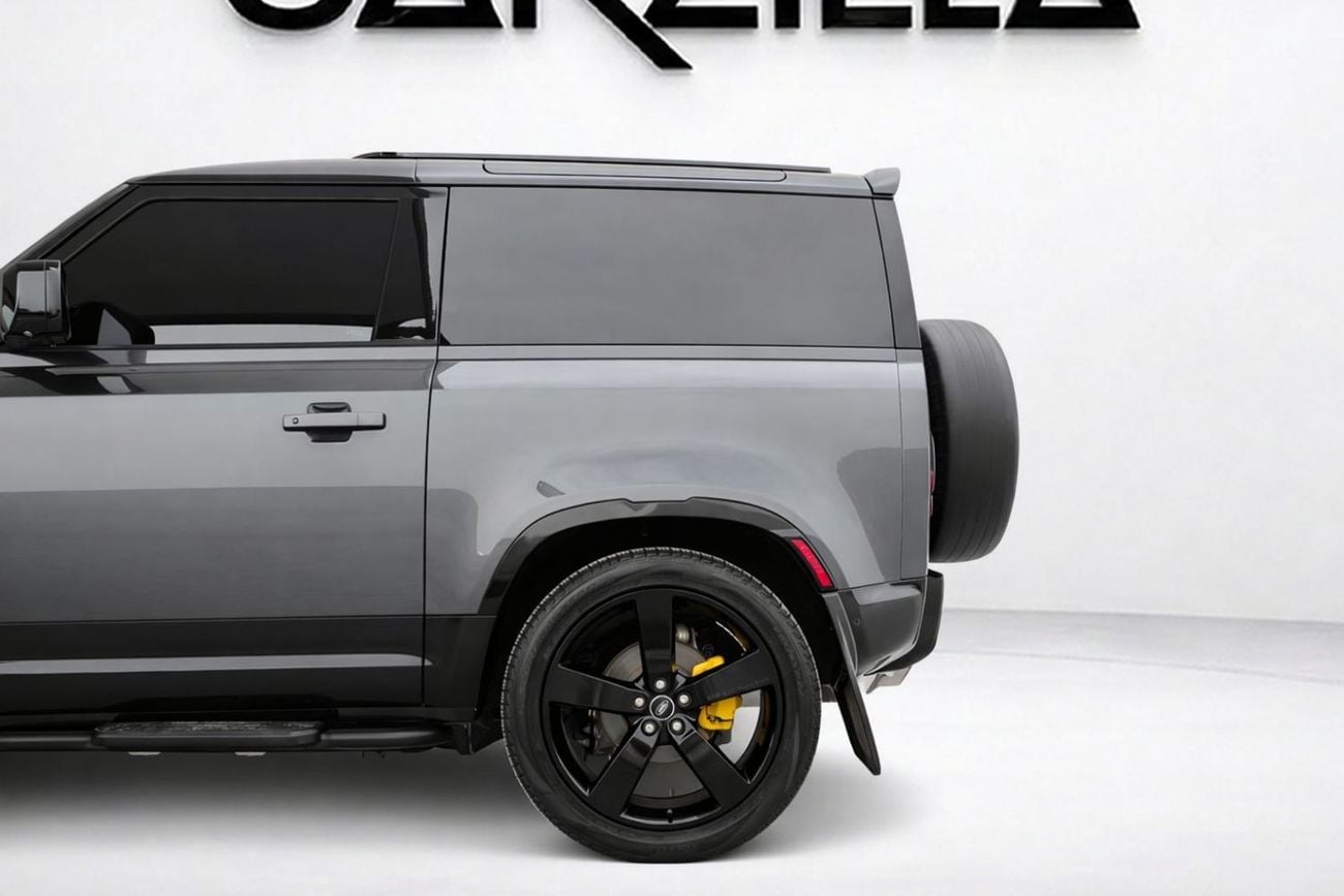 Land Rover Defender AED 3,672 P.M | 0% Down Payment | P300 S | Clean Carfax – Low Mileage