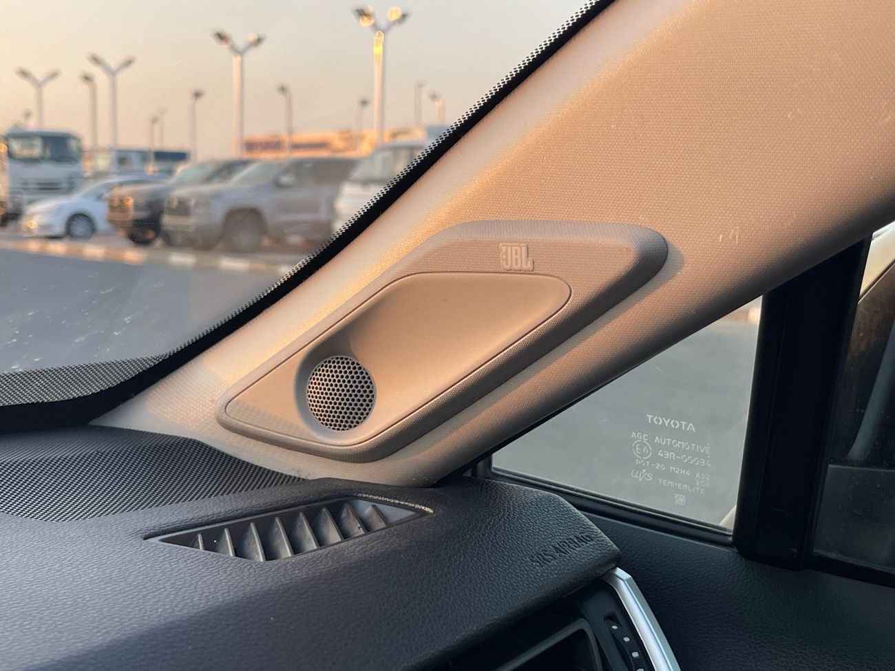 تويوتا راف ٤ XLE 2.5L