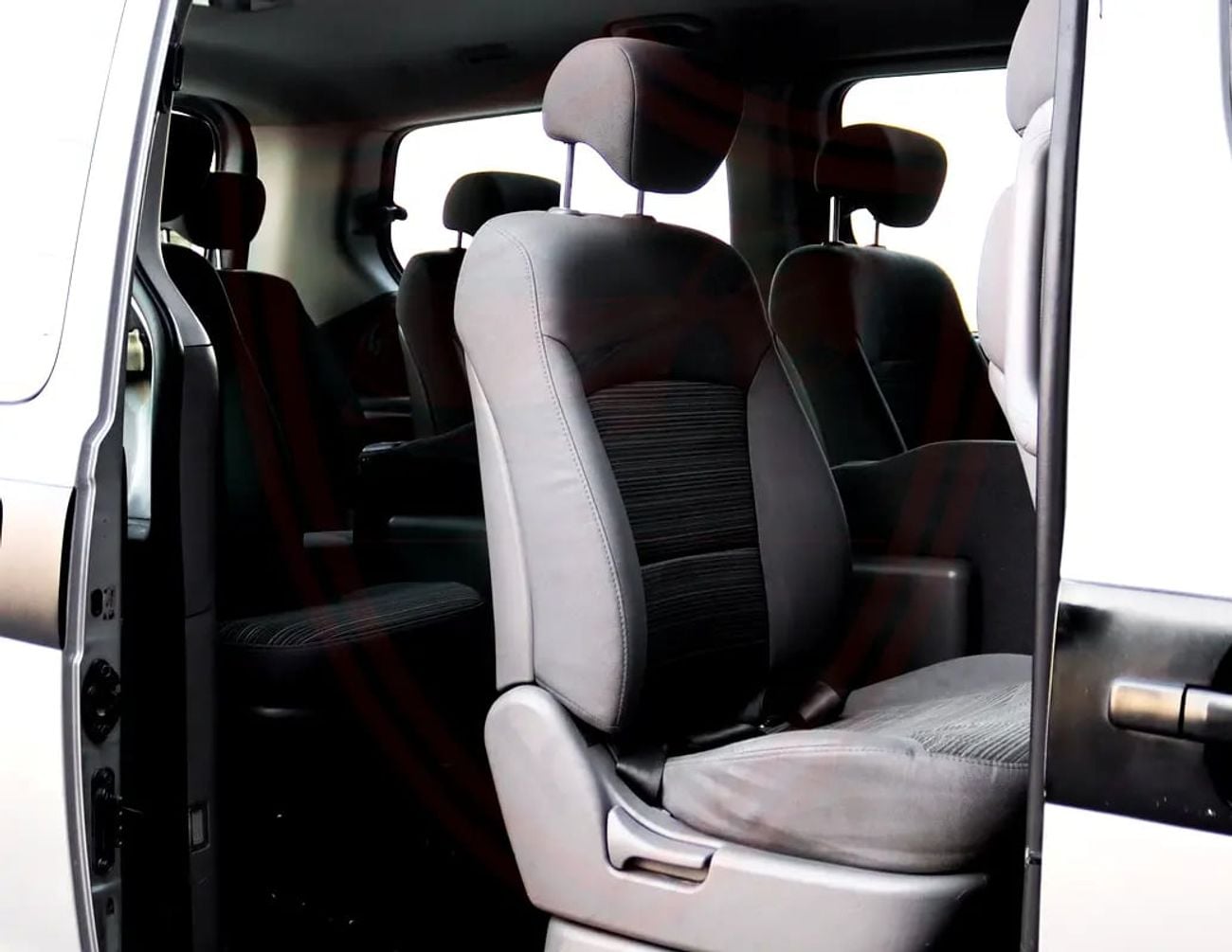 Hyundai H-1 GL 2.4 L | | GCC | Accident-Free | In Excellent Condition | 812 P.M