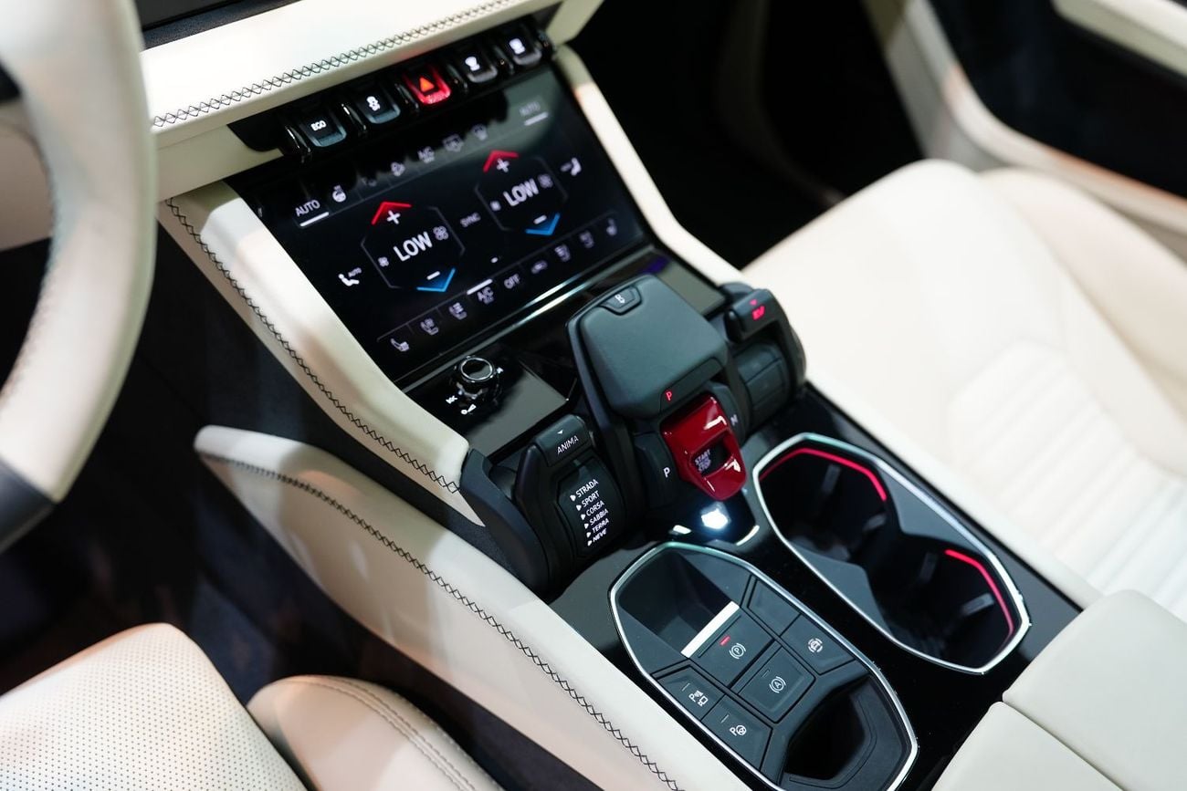 Lamborghini Urus SE, Panoramic Roof, Bang N Olufsen Audio, 800 HP Hybrid!!