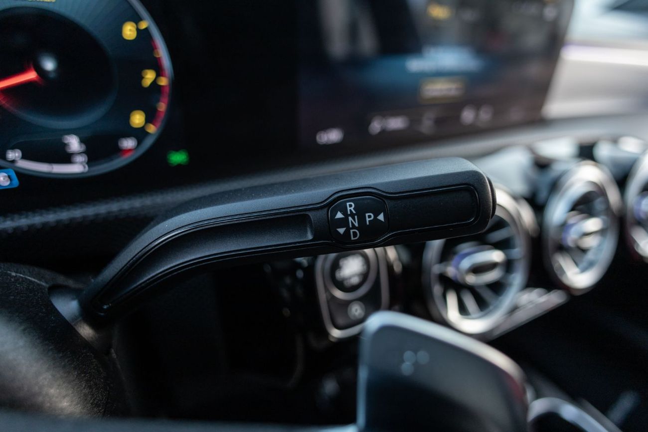 Mercedes-Benz CLA 250 Premium + 2.0L