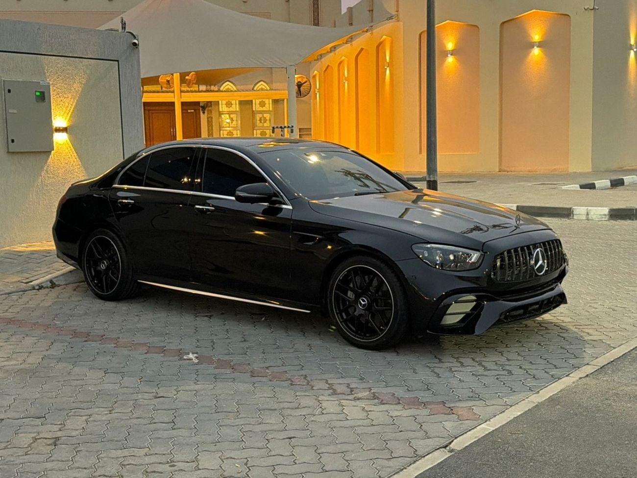 Mercedes Benz E300 Premium 2.0L