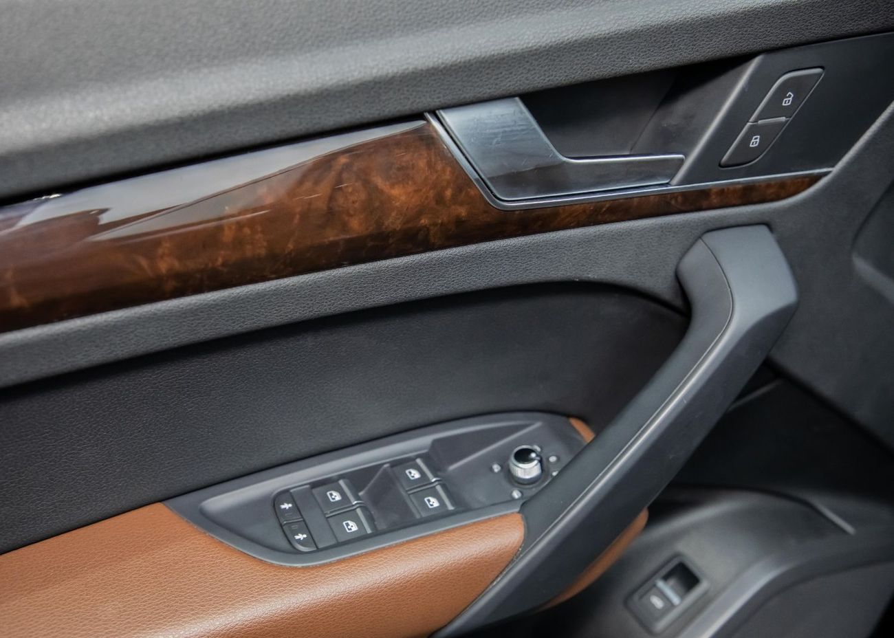 Audi Q5 45 TFSI Quattro 2.0L 1,870x60 • 0% DP • 2018 Audi Q5 45 TFSI Quattro • Warranty Available • GCC •