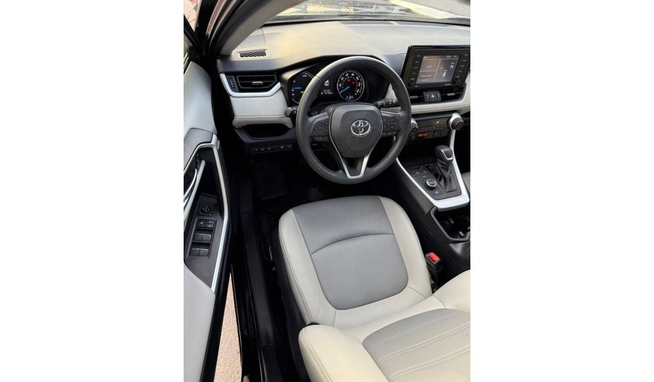 Toyota RAV4 Hybrid XLE 2.5L premium,Sunroof,limited Rims