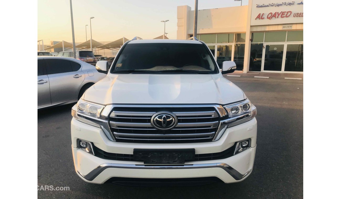 Toyota Land Cruiser فل ابشن صبغة وكاله تشييكات وكاله بحاله ممتازه ضمان شاسيه جير ماكينه بودى