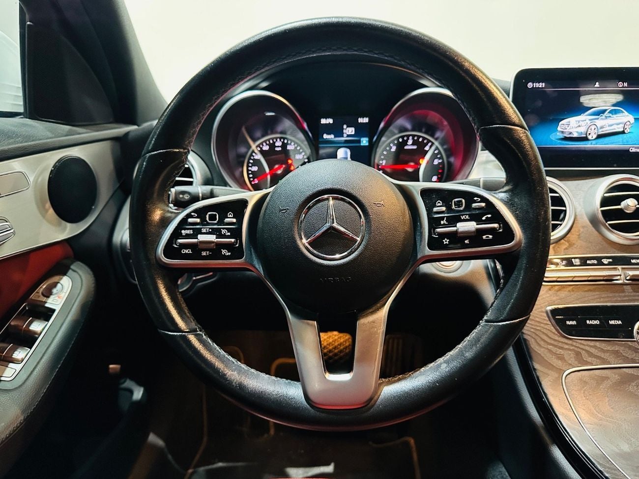 مرسيدس بنز C 300 Luxury 2.0L