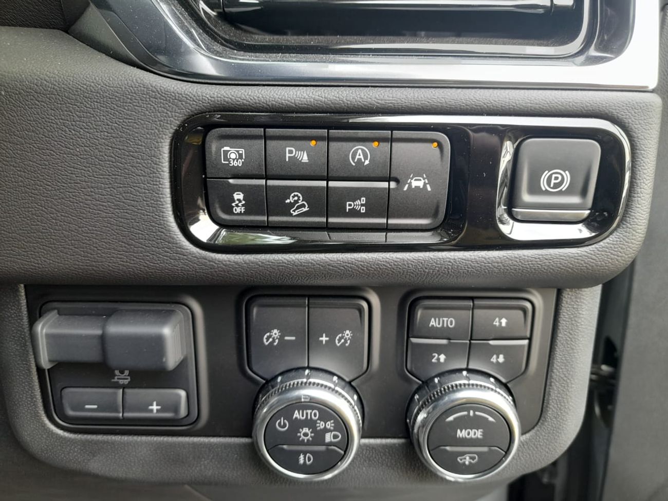 GMC Yukon 6.2 V8 Denali (AWD) Right-Hand drive.2 V8 Denali (AWD)