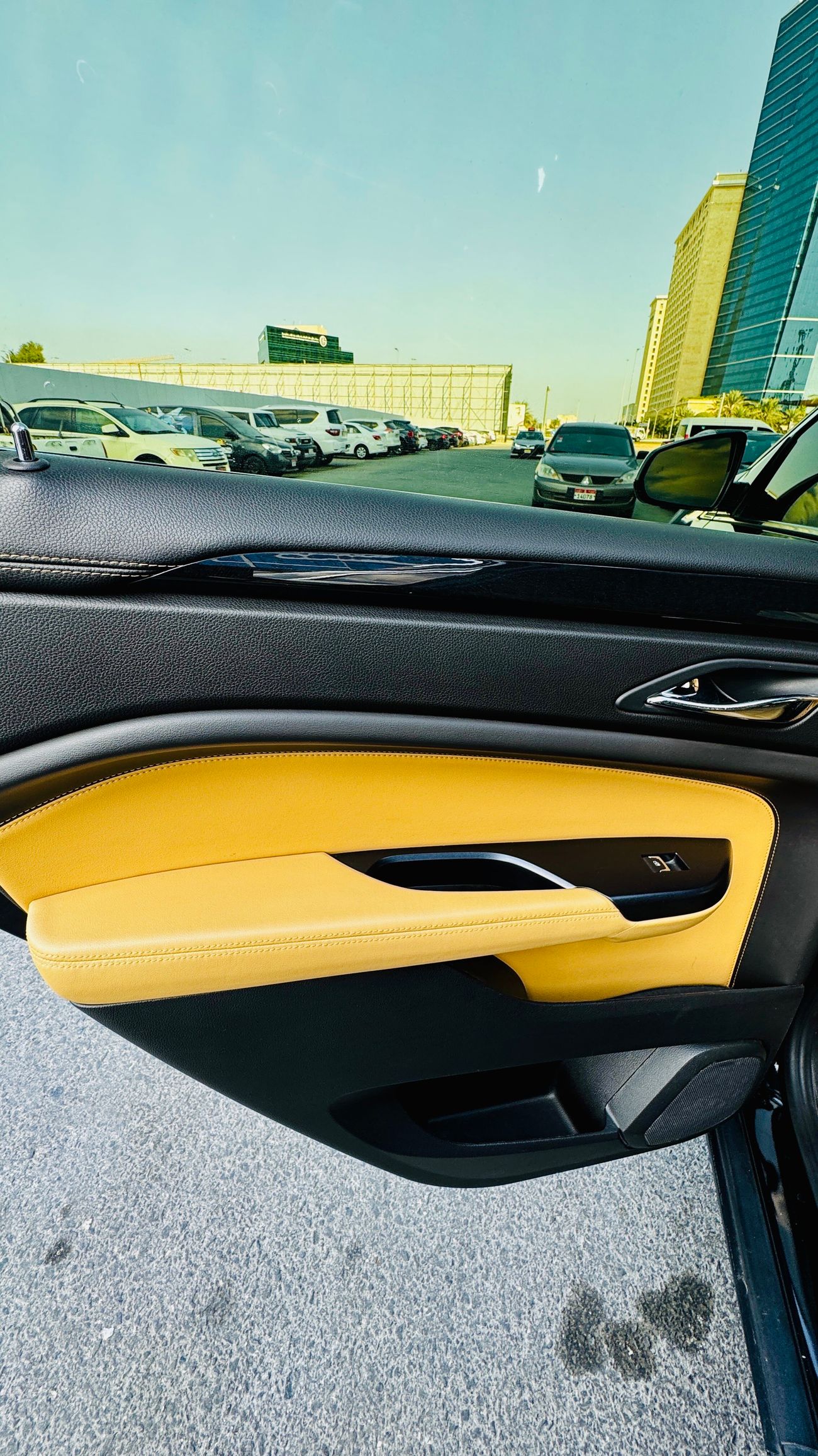 Cadillac SRX 3.6L 5 seats  4door