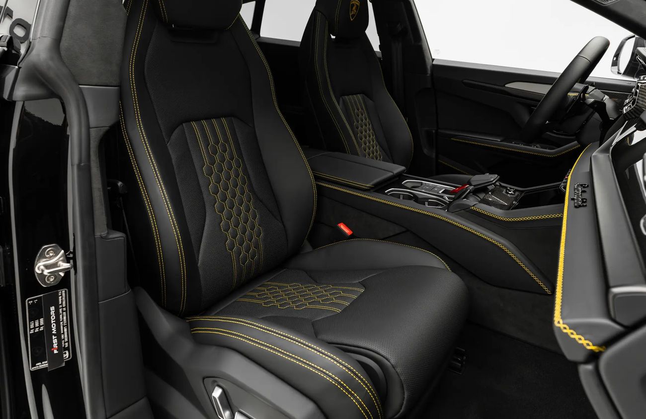 لامبورغيني اوروس 4.0L V-8 Twin-Turbocharged Engine + eMotor