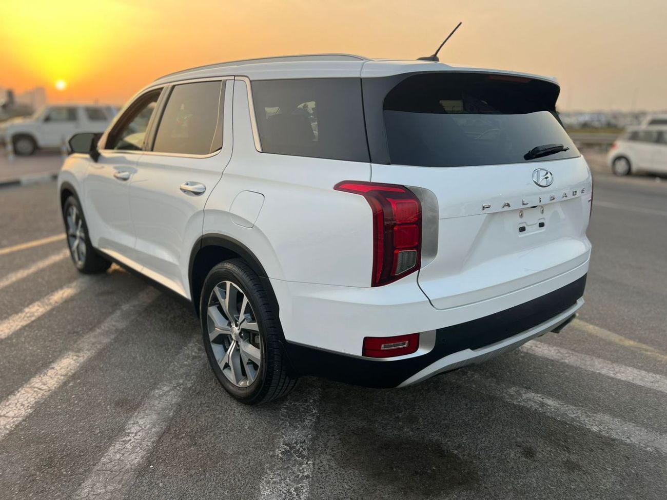 Hyundai Palisade 2021 Hyundai Palisade Sel - 3.8L V6 - Auto Trunk - Leather & Electric Seat - Key Engine Start Option