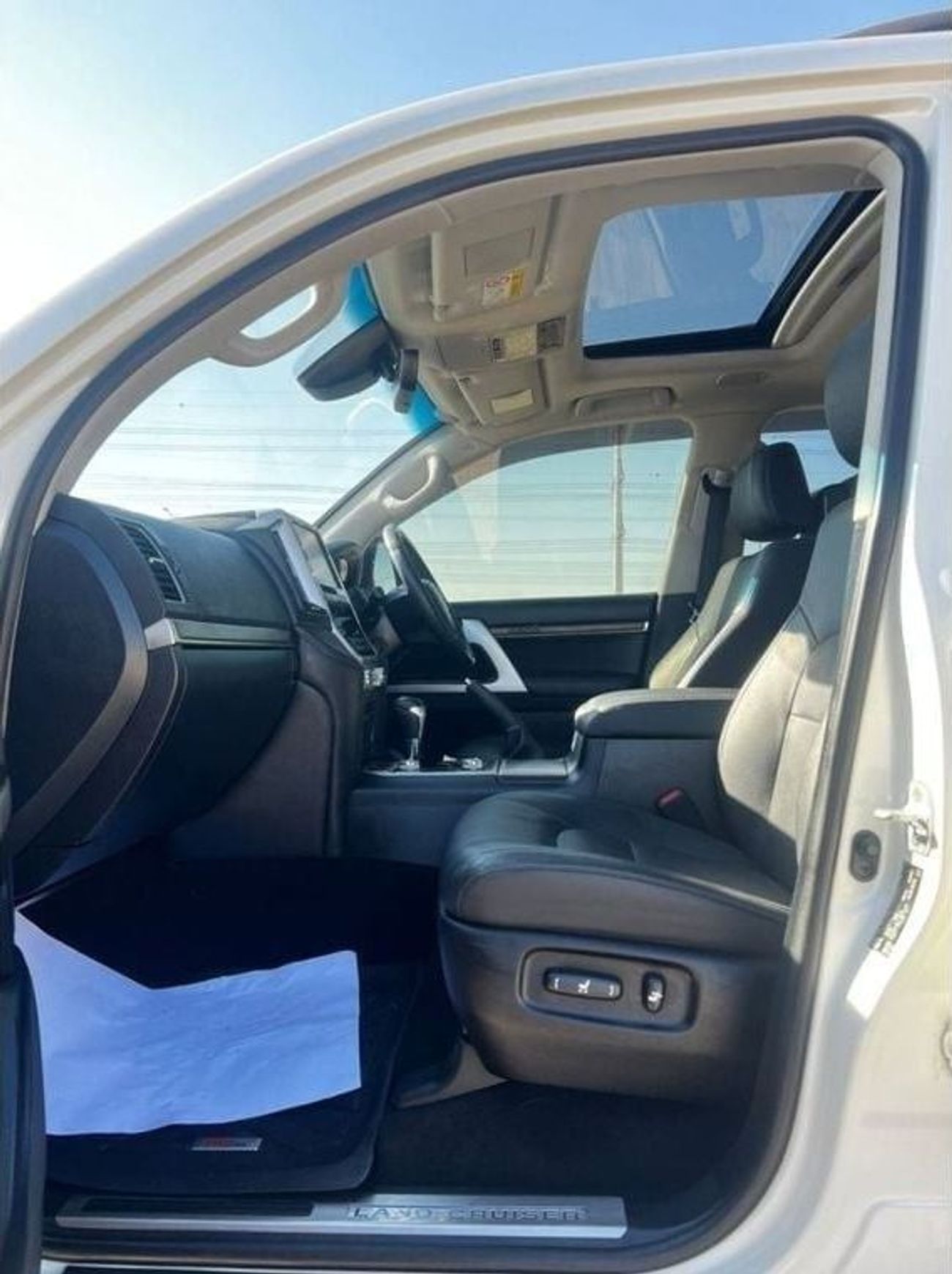 تويوتا لاند كروزر Diesel 4.5 Liter Right Hand Drive SAHARA Sunroof Cool Box Leather Power Seats