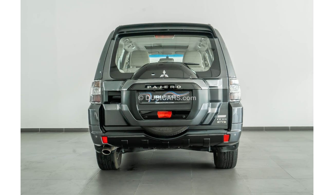 ميتسوبيشي باجيرو 2015 Mitsubishi Pajero 3.8L V6 GLS Black Pack / Full-Service History