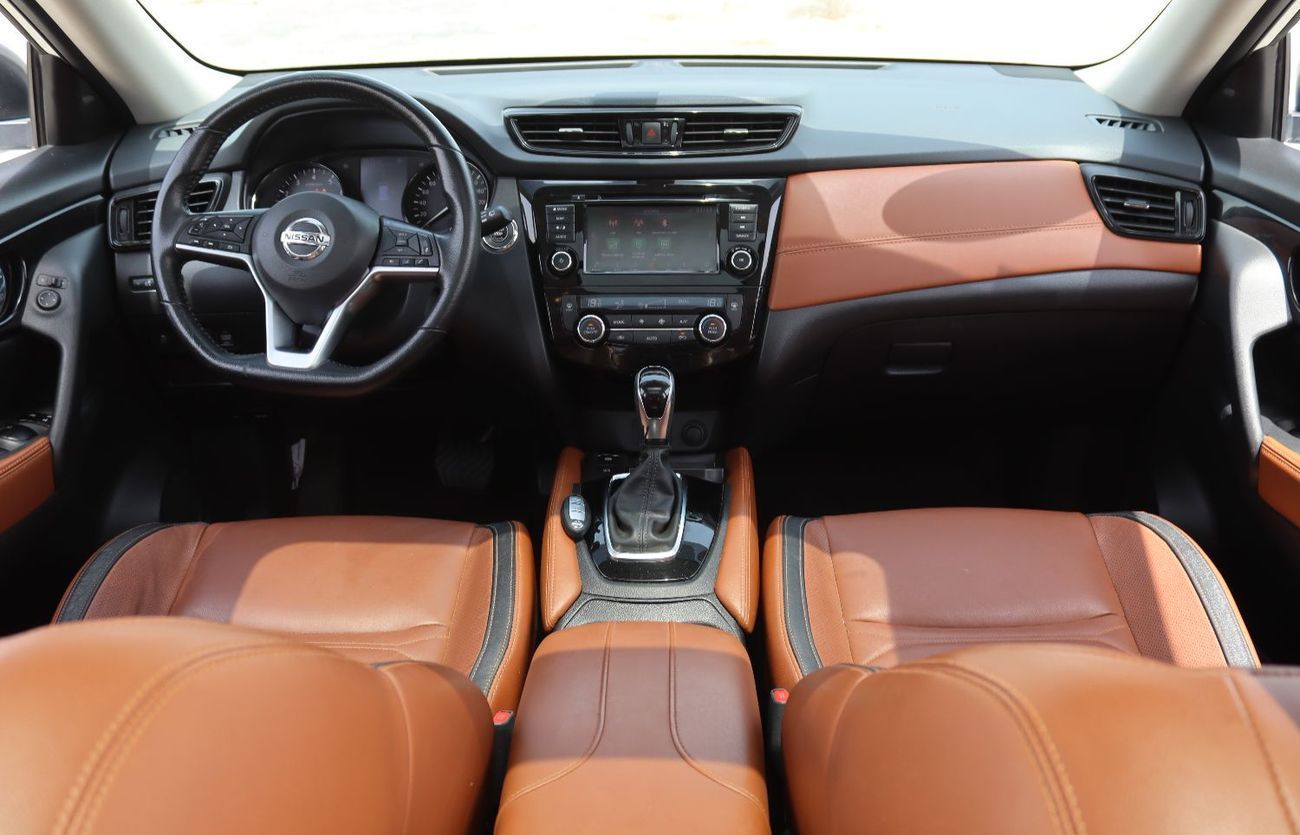 Nissan XTrail SL 2.5L (169 HP) Nissan X-Trail, a GCC car in excellent condition, accident-free, model 2021 with a