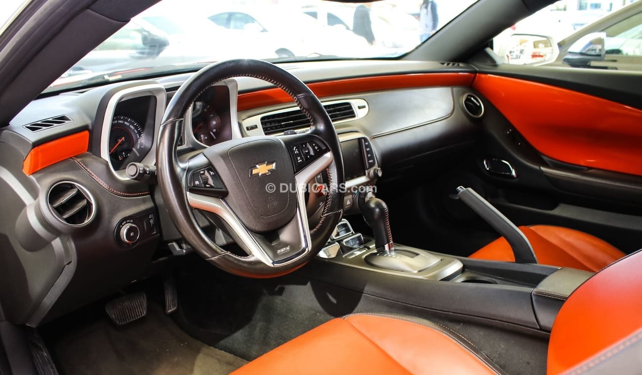 Chevrolet Camaro SS V8