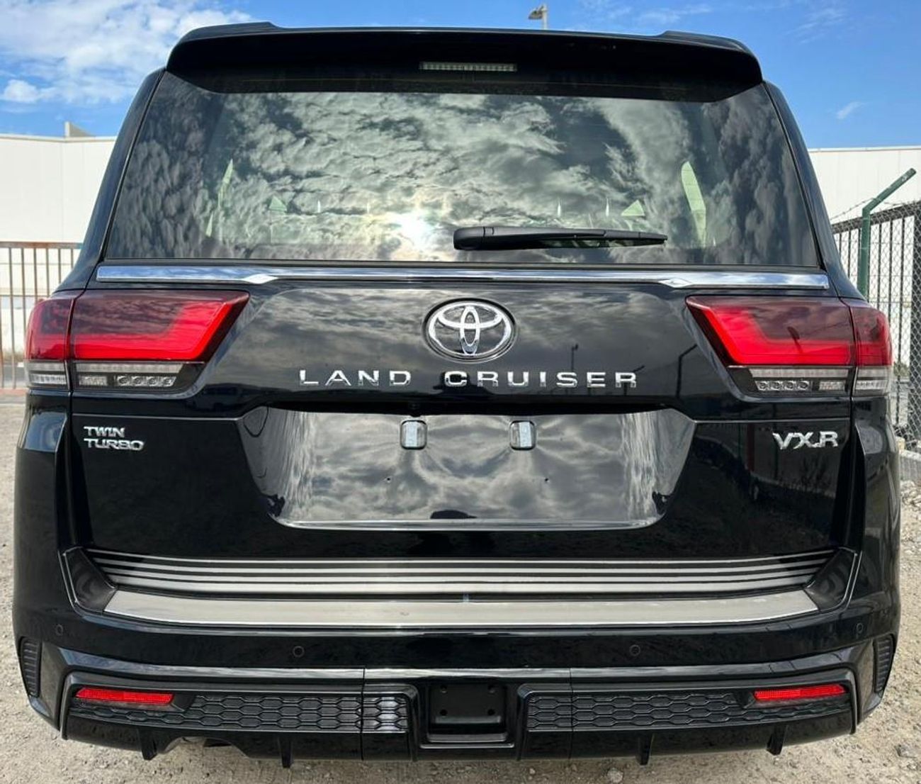 Toyota Land Cruiser Toyota Land Cruiser VXR 3.5L PETROL | Radar | HUD | Top Variant | Modeslista Body Kit