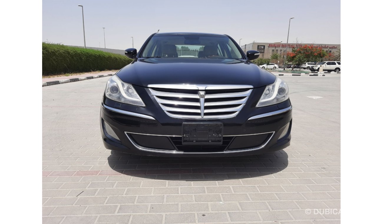 Hyundai Genesis Std Hyundai Genesis 2013 GCC Very celen car