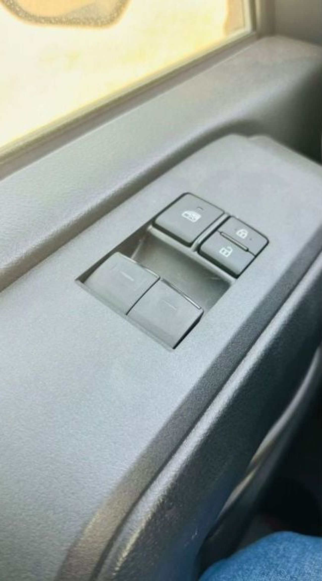 تويوتا هاياس Cargo Swing Door Automatic