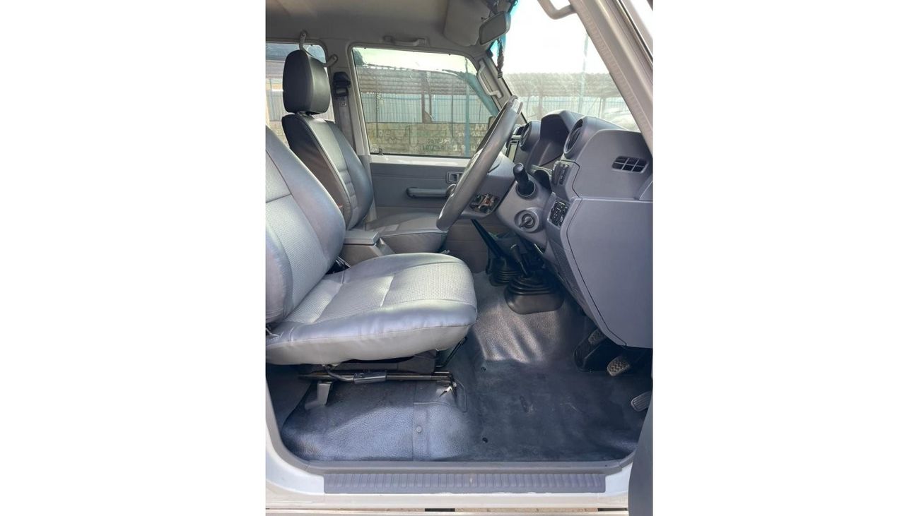 Toyota Land Cruiser 70 Diesel 4.5 Liter Right Hand Drive 5 Doors Manual Gear