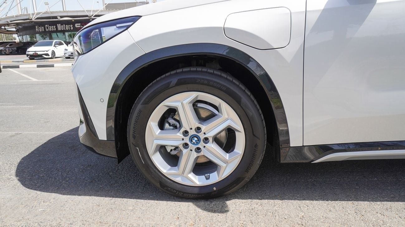 بي أم دبليو iX1 EDrive 25L