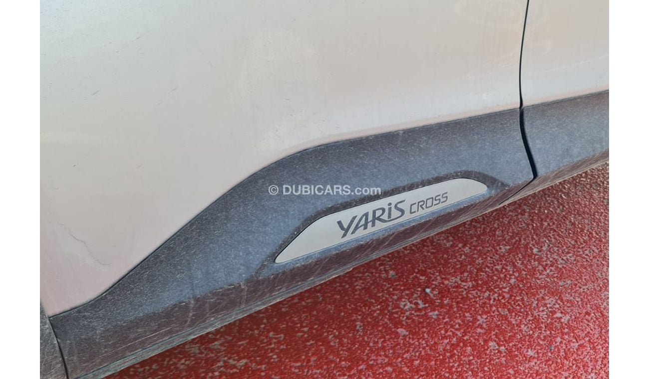 Toyota Yaris Cross Crossover 1.5L Pet - A/T - 22YM -STD - RADAR - SILV_BLK (FOR EXPORT)