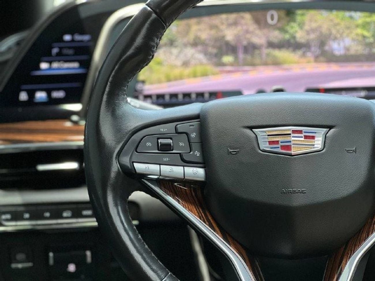 Cadillac Escalade Luxury 6.2L LUXURY PLATINUM 6.2L V8 PTR A/T // 2022 // FULL OPTION WITH RADAR , 360 CAMERA , HEADUP