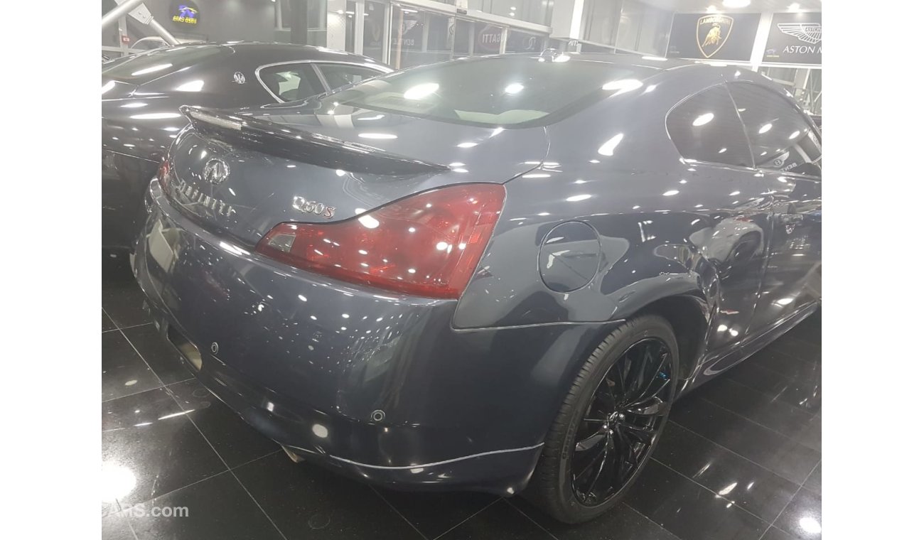 Infiniti Q60 S