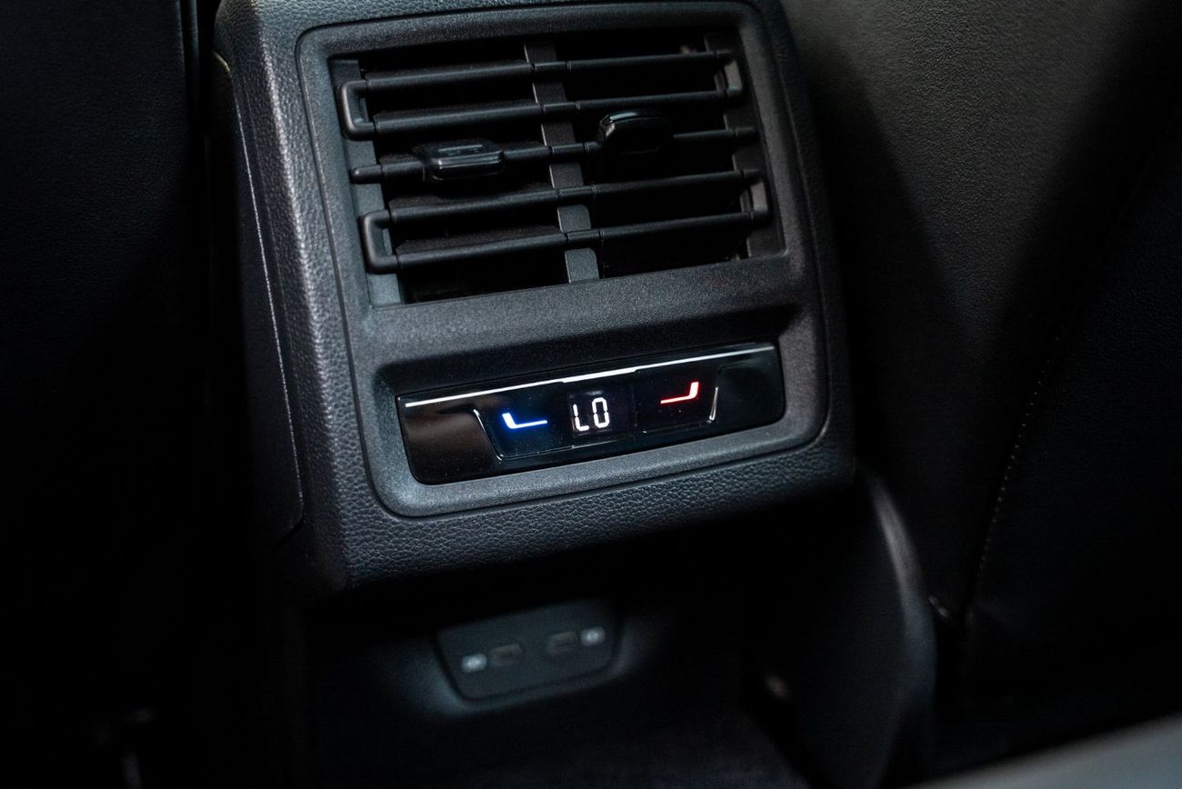 فولكس واجن جولف ار 2023 Agency Warranty Full Service History GCC Low Mileage