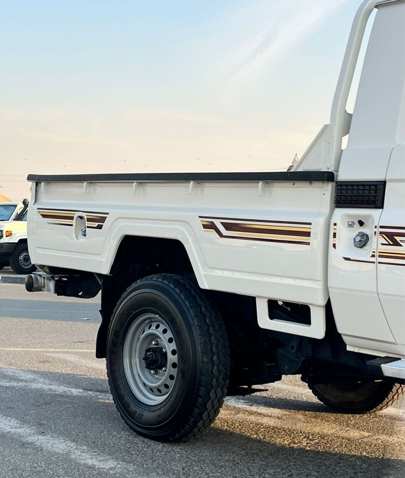 تويوتا لاند كروزر بيك آب 2018 Toyota Land Cruiser Pick up - Single Cabin - 4.0L V6 - AWD 4x4 - Patrol Manual - Fully Maintain