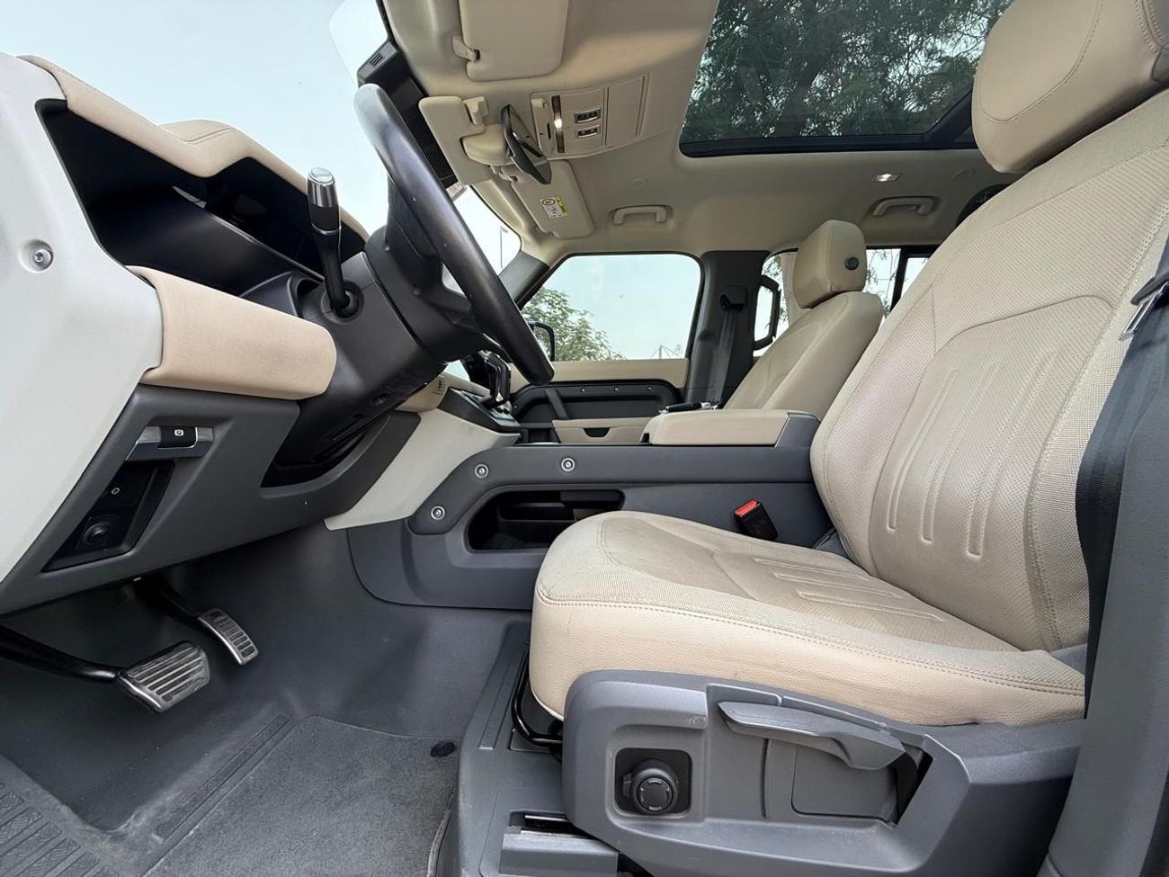 Land Rover Defender P300 110 S 2.0L (5 Seater) RAMADAN OFFER LAND ROVER DEFENDER 110S P300 2021 GCC URBAN BODY KIT FULL