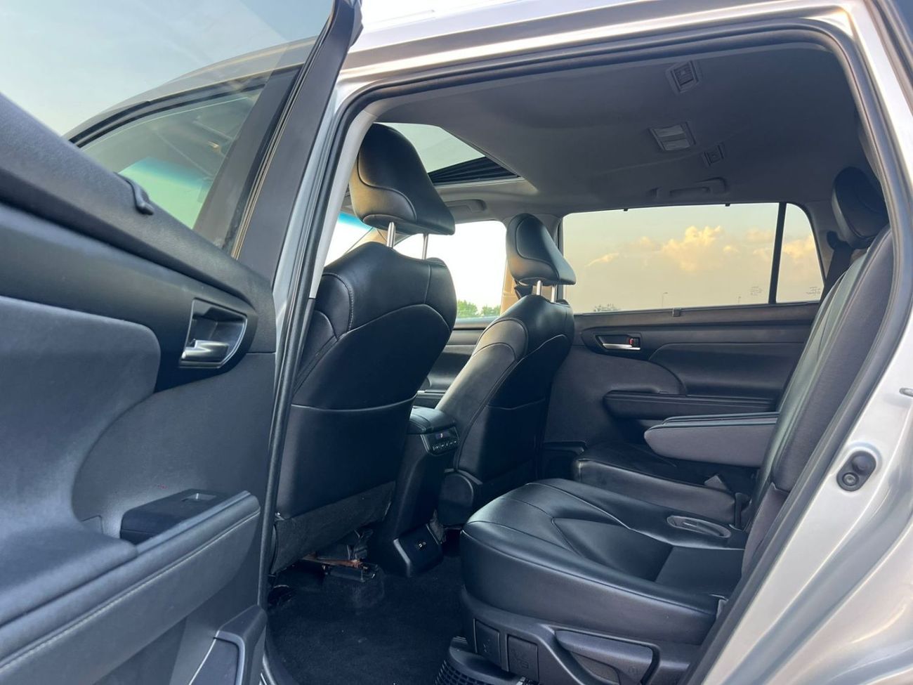 Toyota Highlander GLE HEV 2023 Toyota Highlander Hybrid Full Option - 2.5L V4 - AWD 4x4 - Rear Camera - Sunroof - Leather s