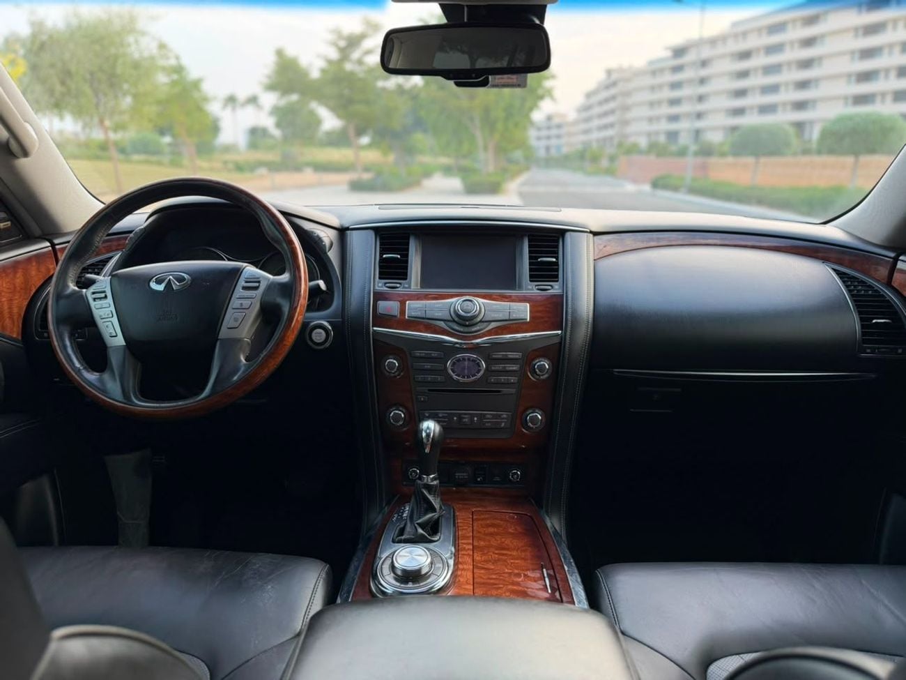 Infiniti QX80 LUXURY