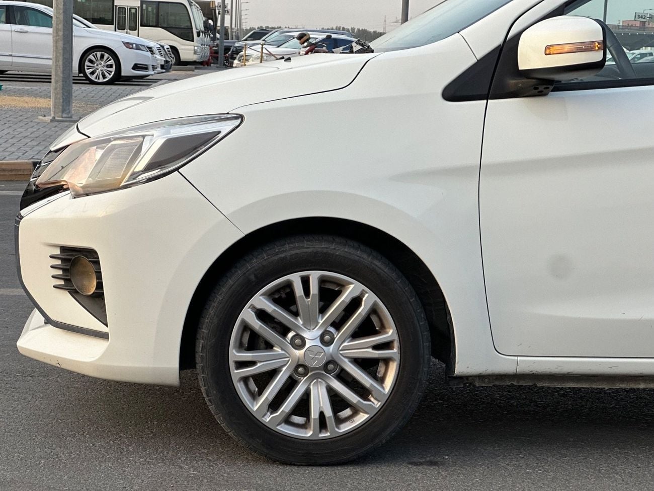Mitsubishi Attrage GLX