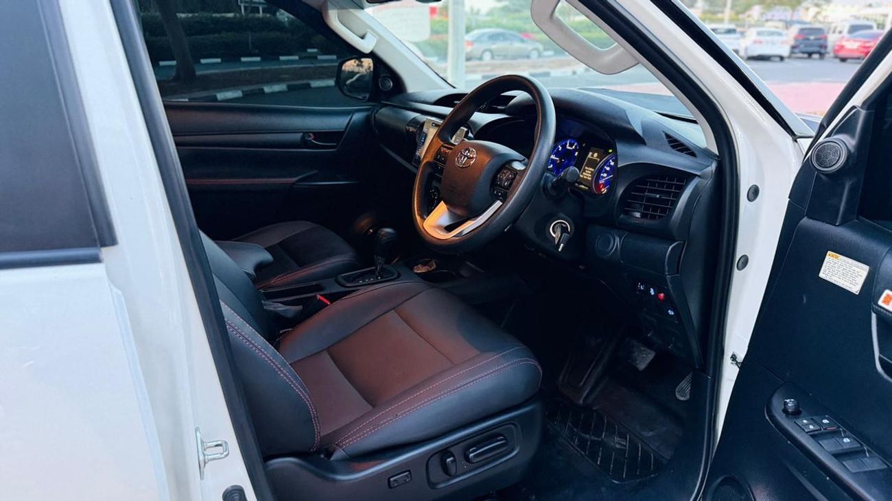 Toyota Hilux (GR BODY KIT INSTALLED | DOUBLE CABIN | POWER SEATS | AT | LEATHER SEATS |