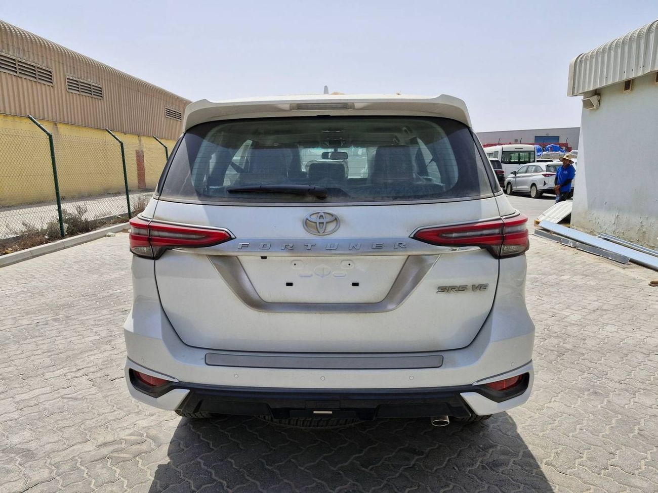 تويوتا فورتونر Fortuner 4x4 4.0L  V6- 25YM