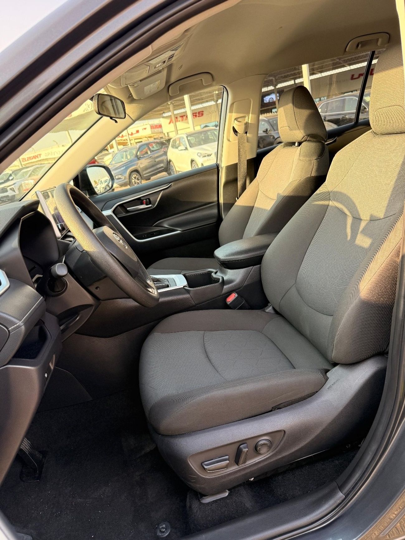 تويوتا راف ٤ XLE 2.5 L AWD Full Option 2025