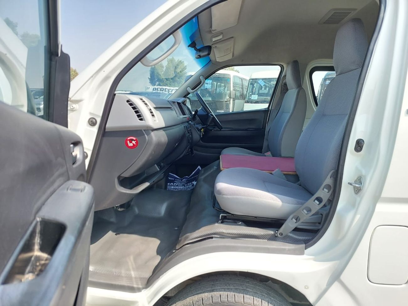 تويوتا هاياس TOYOTA HIACE COMMUTER VAN RHD 2009 MODEL 3.0 L DIESEL MANUAL(PM07365)