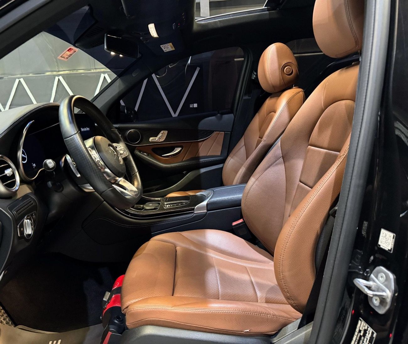 مرسيدس بنز GLC 200 Premium + 2.0L