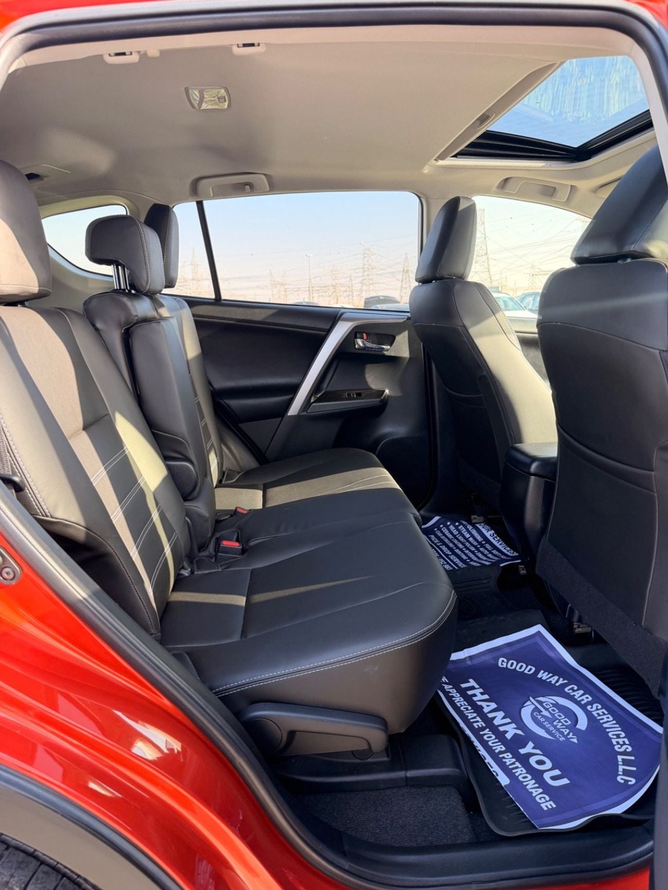 تويوتا راف ٤ XLE 2.5L sunroof, leather seats full option