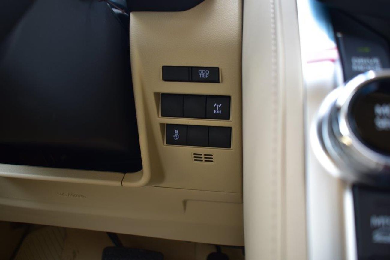 تويوتا لاند كروزر 300 GXR  3.3L